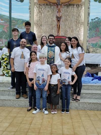 3º Dia da Novena reúne centenas de devotos no Santuário Nossa Senhora Aparecida Celebração foi presidida pelo Padre Aroldo Shinemann Filho e marcada por fé